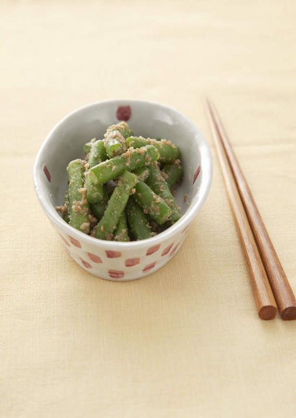 无人,竖图,俯视,室内,特写,白天,烹饪,植物,筷子,桌面,桌子,豆,蔬菜,餐具,一双,阴影,新鲜,反射,木制,影子,陶瓷,豆类,豆子,刀豆,调料,酱料,酱汁,佐料,日本料理,料理,食品,陶瓷制品,调味品,调味料,文化,传统,四季豆,酱,菜肴,美食,食物,一个,木制品,容器,碗,日式料理,日式,摄影,佳肴,有机食品,绿色食品,影棚,单个,储藏,礼节,储存,礼仪,芸豆,芝麻酱,豆科,菜豆,二季豆,白肾豆,架豆,玉豆,去豆,进餐用具,彩图,高角度拍摄,影棚拍摄,拍摄,麻酱,贮存