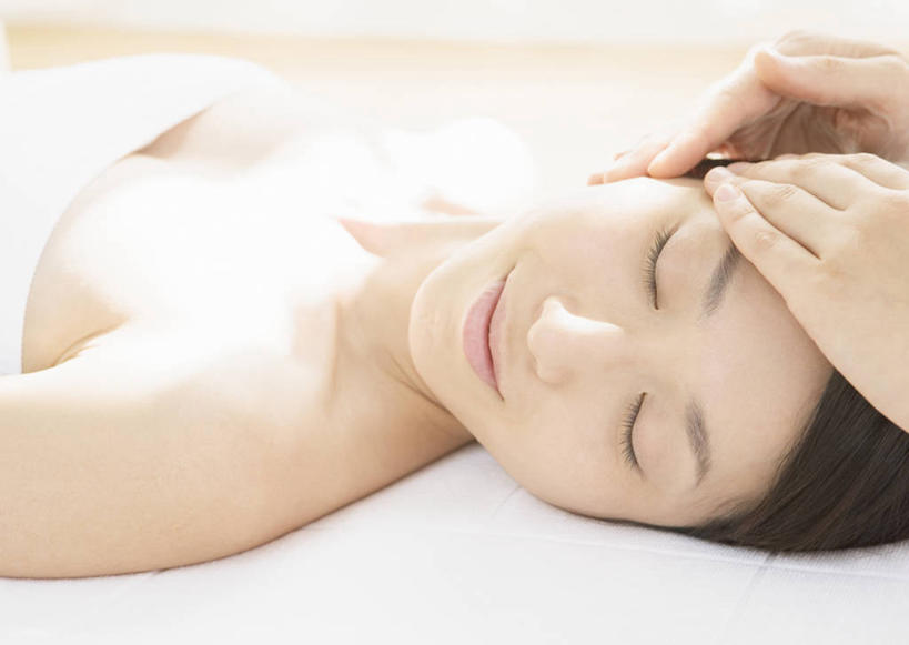 东方人,两个人,按摩师,躺,闭眼,笑,微笑,横图,俯视,室内,白天,按摩,床,亚洲,朦胧,模糊,纺织物,床单,扭头,黄种人,被子,顾客,白色,毛巾,清洁,转头,享受,健康,保健,保暖,被单,透气,指压,按摩床,防水,主顾,储水,耐磨,吸水,卧着,年轻女性,女人,女性,亚洲人,技师,闭眼睛,闭着眼,闭着眼睛,躺着,卧,半身,彩图,高角度拍摄,推拿,搓背床,理疗床,美容床,指压床,保健人员