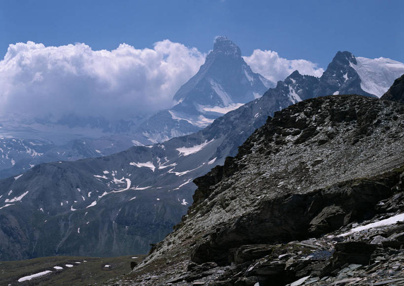 无人,横图,室外,白天,正面,旅游,度假,石头,美景,山,雪,雪山,大雪,瑞士,欧洲,阿尔卑斯山,阴影,光线,石子,影子,冰,积雪,景观,山峰,雪景,云,云朵,冬季,冬天,山峦,云彩,娱乐,蓝色,白云,蓝天,天空,阳光,自然,天,享受,休闲,景色,放松,寒冷,晴朗,冰冷,自然风光,中欧,严寒,瑞士联邦,冰凉,酷寒,凛冽,凛凛,极冷,冰川之城,采尔马特,策尔马特,马特洪峰,石块,岩石,晴空,彩图