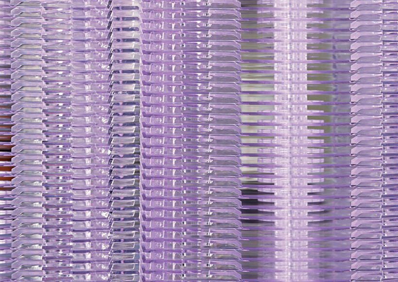 无人,横图,室内,特写,白天,正面,神秘,静物,一排,许多,整齐,纹路,纹理,塑料,盒子,排列,紫色,容器,塑料制品,储藏,堆,优美,庄重,储存,队列,高贵,消极,肌理,冷色,孤寂,彩图,贮存,奢华