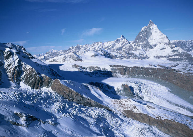 无人,横图,室外,白天,正面,旅游,度假,美景,山,雪,雪山,大雪,瑞士,欧洲,阿尔卑斯山,阴影,光线,影子,冰,积雪,景观,山峰,雪景,云,云朵,冬季,冬天,山峦,云彩,娱乐,蓝色,白云,蓝天,天空,阳光,自然,天,享受,休闲,景色,放松,寒冷,晴朗,冰冷,自然风光,中欧,严寒,瑞士联邦,冰凉,酷寒,凛冽,凛凛,极冷,冰川之城,采尔马特,策尔马特,马特洪峰,晴空,彩图