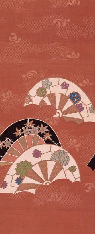 无人,竖图,室内,白天,正面,刺绣,花纹,艺术,装饰,扇子,折扇,纸扇,手工艺品,清凉,凉爽,文化,黄色,红色,工艺品,华丽,修饰,苏绣,点缀,高雅,斑纹,自信心,品位,衬托,美观,雅致,雅观,撒扇,彩图,女红,针绣,针黹,黹,传统文化