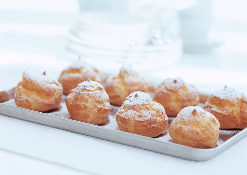 点心,无人,横图,俯视,室内,特写,白天,烹饪,下午茶,餐桌,桌子,餐具,一排,许多,阴影,朦胧,模糊,整齐,并列,并排,反射,碟子,盘,影子,日本料理,料理,食品,甜点,甜品,很多,松饼,菜肴,美食,食物,糕点,排列,一个,盘子,碟,日式料理,甜食,奶油,日式,佳肴,单个,餐台,乳制品,队列,平行,激凌,克林姆,淇淋,玛芬蛋糕,彩图,高角度拍摄,奶油松饼