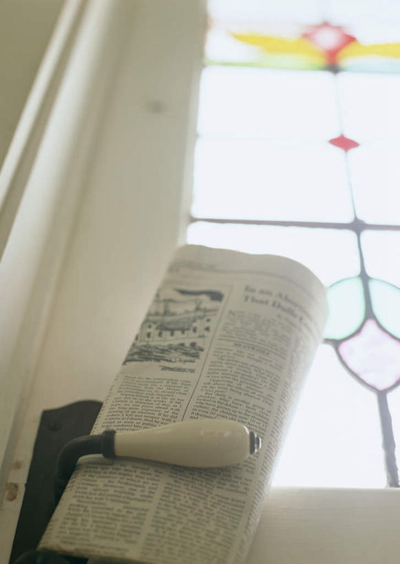 无人,竖图,室内,特写,白天,仰视,阅读,门,静物,报纸,学习,阴影,花纹,装饰,反射,影子,把手,门把手,门框,看,浏览,华丽,修饰,门把,点缀,衬托,美观,雅致,雅观,拉手,彩图,低角度拍摄