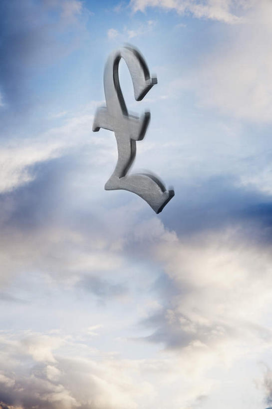 无人,竖图,室外,特写,白天,仰视,钱,静物,阴影,光线,标志,钱币,影子,云,云朵,云彩,标识,一个,蓝色,白云,蓝天,天空,阳光,天,钞票,金融,纸币,经济,英镑,晴朗,单个,流通,纸钞,贸易,货币,现金,晴空,彩图,低角度拍摄