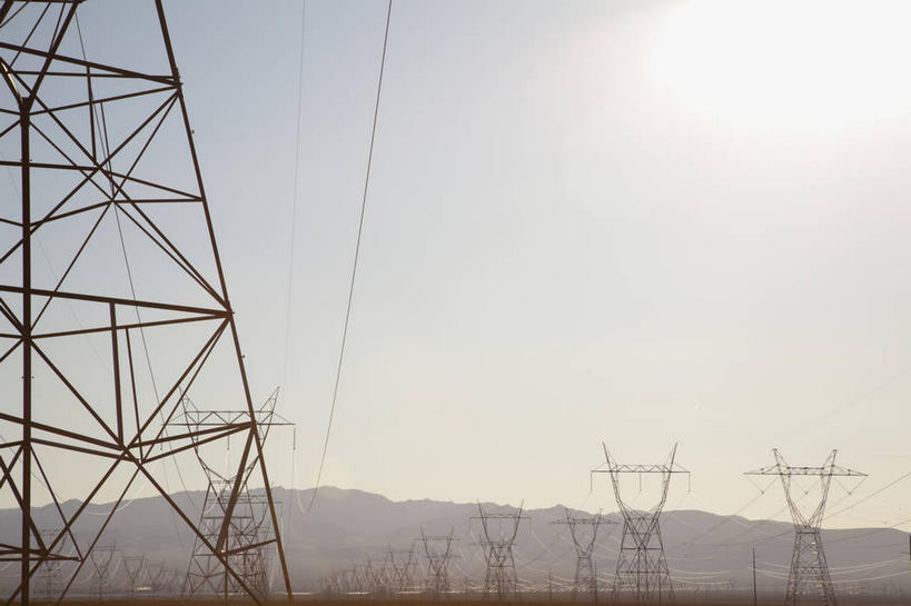 无人,横图,室外,白天,仰视,旅游,度假,石头,美景,山,山脉,美国,阴影,电力,光线,钢材,电缆,电线,石子,影子,支架,景观,山顶,山峰,山峦,娱乐,电塔,蓝色,蓝天,天空,阳光,自然,群山,天,享受,休闲,景色,放松,能源,晴朗,支撑,资源,北美,北美洲,自然风光,美洲,供电设备,内华达州,沉积岩,高压电塔,高压输电线,万里无云,北亚美利加洲,亚美利加洲,高压电线塔,高压塔,内华达,北美艾灌木丛州,产银之州,银山州,银之州,颠峰,极峰,水成岩,石块,岩石,晴空,晴空万里,彩图,低角度拍摄,美利坚合众国