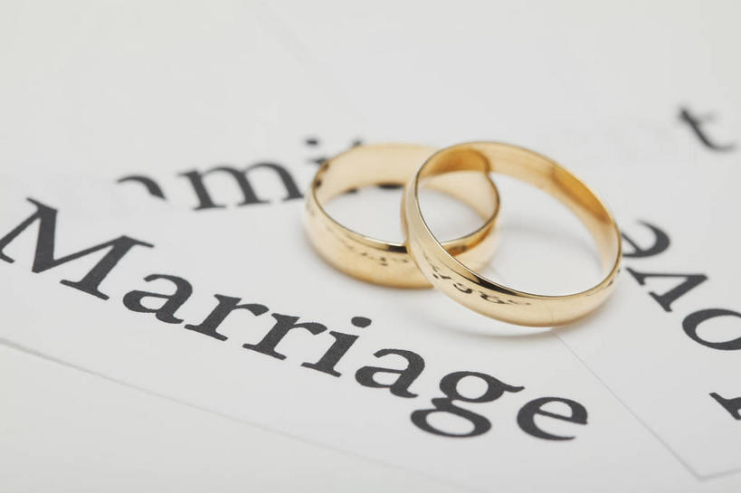 无人,横图,俯视,室内,特写,白天,爱情,婚礼,快乐,静物,两枚,阴影,庆祝,反射,英文,标志,文字,影子,字符,字母,结婚,浪漫,标识,装饰品,戒指,饰品,首饰,喜庆,金色,恩爱,摄影,影棚,纪念,英文字母,信物,富贵,权利,忠诚,手饰,富丽,名誉,荣华,彩图,高角度拍摄,影棚拍摄,高兴,拍摄