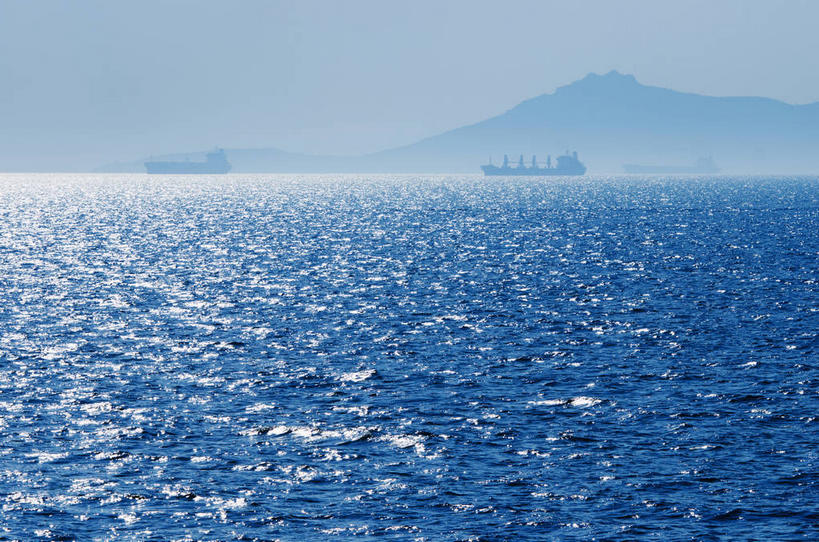 无人,横图,室外,白天,正面,旅游,度假,海浪,海洋,美景,山,山脉,船,希腊,欧洲,阴影,光线,影子,景观,浪花,山峰,山峦,娱乐,油轮,蓝色,蓝天,天空,阳光,自然,海水,交通工具,群山,天,驾驶,行驶,享受,休闲,景色,放松,晴朗,操纵,波光粼粼,控制,爱琴海,自然风光,载具,海景,操控,希腊共和国,万里无云,把持,大海,风浪,海,海水的波动,近岸浪,涌浪,晴空,晴空万里,彩图,商船,油船,运输船舶