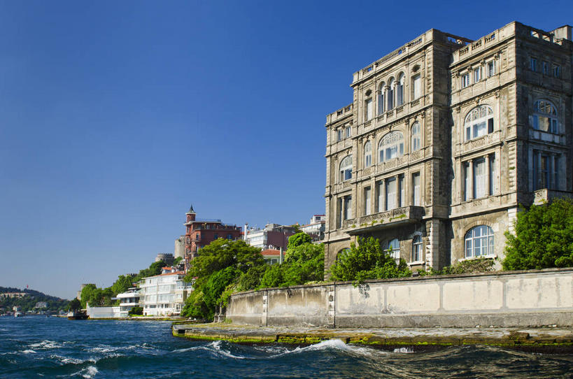 无人,家,横图,室外,白天,仰视,度假,海浪,海洋,美景,植物,窗户,城市风光,城市,土耳其,亚洲,阴影,光线,影子,房屋,墙,屋子,景观,浪花,公寓,首都,娱乐,洋房,楼房,玻璃窗,墙壁,墙面,住宅,树,树木,蓝色,绿色,蓝天,天空,阳光,自然,海水,天,享受,休闲,景色,放松,生长,晴朗,成长,西亚,海景,伊斯坦布尔,万里无云,博斯普鲁斯海峡,伊斯坦布尔海峡,大海,风浪,海,海水的波动,近岸浪,涌浪,晴空,晴空万里,彩图,低角度拍摄,房子,土耳其共和国