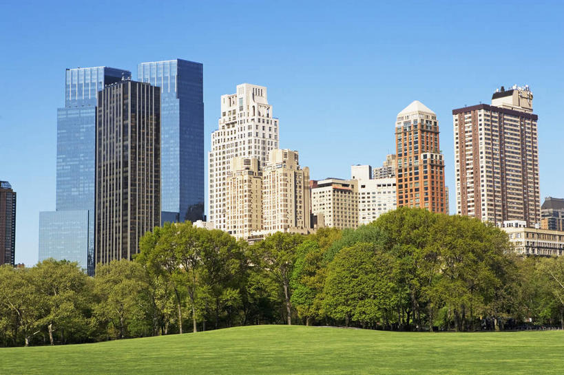 无人,高楼大厦,竖图,室外,白天,正面,度假,草地,草坪,美景,植物,城市风光,标志建筑,城市,大厦,地标,建筑,摩天大楼,纽约,美国,阴影,光线,影子,景观,建筑群,曼哈顿,娱乐,建设,草,树,树木,蓝色,绿色,蓝天,天空,阳光,自然,天,享受,休闲,景色,放松,生长,晴朗,成长,北美,北美洲,美洲,中央公园,纽约中央公园,纽约州,万里无云,帝国之州,帝国州,北亚美利加洲,亚美利加洲,晴空,晴空万里,彩图,大楼,高层建筑,高楼,摩天楼,曼哈顿岛