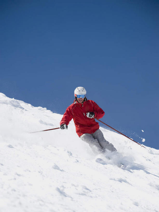 西方人,一个人,竖图,室外,白天,仰视,安全,山,雪,雪山,大雪,欧洲,欧洲人,仅一个男性,仅一个人,仅一个中年男性,握,阴影,服装,光线,滑雪,工具,器材,眼镜,影子,冰,积雪,山峰,雪景,冬季,冬天,防护,山峦,拿,拿着,注视,运动器械,衣服,蓝色,蓝天,天空,阳光,天,观察,看,温暖,器械,健身器械,寒冷,握着,服饰,晴朗,拐杖,观看,保暖,护目镜,保护,滑雪板,滑雪杖,察看,冰冷,御寒,关注,滑雪镜,保险,健身器材,滑雪服,滑雪装备,万里无云,保全,周全,安稳,安定,严寒,辅助设备,冰凉,酷寒,凛冽,凛凛,极冷,安全防护眼镜,竞技服,旅游服,冬装,平安,男人,男性,中年男性,白种人,晴空,晴空万里,彩图,低角度拍摄,全身,雪镜,防护眼镜,运动器材