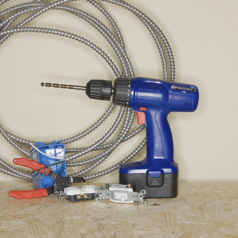 无人,竖图,室内,特写,白天,正面,零件,电路,静物,一堆,许多,关闭,连接,堆叠,堆积,组合,弯曲,电力,瓷砖,地砖,电线,工具,钳子,线,墙,地面,电能,线路,加工,开关,墙壁,墙面,白色,按钮,打开,堆,电钻,老虎钳,电,链接,电源,电源线,固定,五金,紧固,开启,拼接,剪断,拼凑,能量,扭转,手电钻,电动工具,拼合,凑集,聚合,撮合,链结,牢固,夹持,闭合,彩图