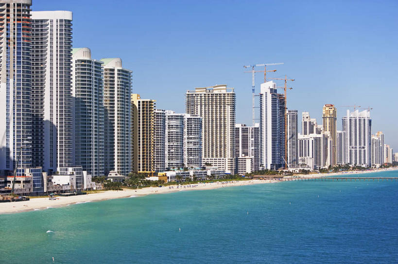 无人,高楼大厦,横图,全景,室外,白天,正面,度假,办公楼,海浪,海洋,美景,沙滩,天际线,植物,城市风光,城市,大厦,建筑,摩天大楼,写字楼,美国,阴影,光线,沙子,影子,海岸,景观,浪花,沙地,娱乐,树,树木,蓝色,绿色,蓝天,天空,阳光,自然,海水,楼宇,天,享受,休闲,商务楼,景色,放松,生长,晴朗,成长,北美,北美洲,美洲,海景,佛罗里达,佛罗里达州,佛州,阳光州,万里无云,北亚美利加洲,亚美利加洲,大海,风浪,海,海水的波动,海滩,近岸浪,涌浪,晴空,晴空万里,彩图,大楼,高层建筑,高楼,摩天楼