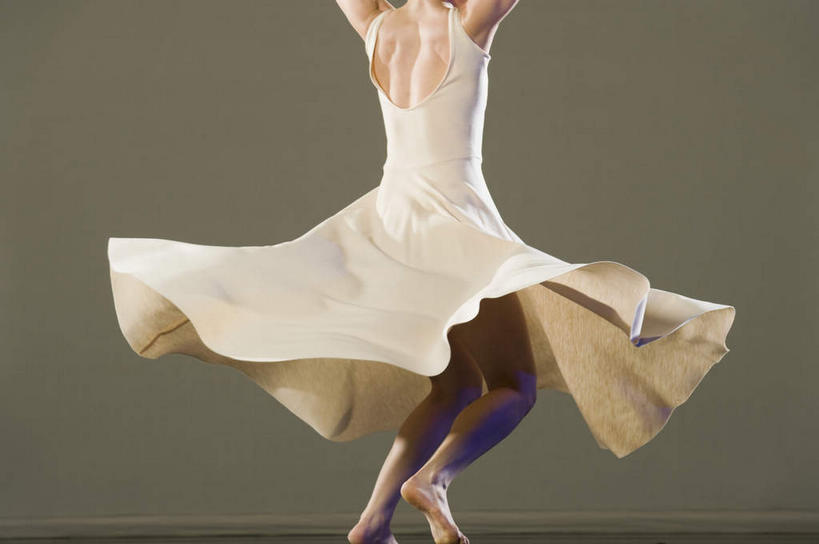 东方人,一个人,跳舞者,站,举,横图,室内,白天,裙子,跳舞,芭蕾,亚洲,仅一个年轻女性,仅一个女性,仅一个人,连衣裙,黄种人,背面,托,站着,摄影,影棚,舞姿,芭蕾舞,年轻女性,女人,女性,亚洲人,舞蹈家,舞蹈演员,舞者,举起,举手,举着,向上举,向上伸,向上托,站立,半身,彩图,影棚拍摄,拍摄,舞蹈