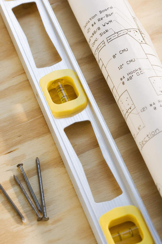 无人,竖图,俯视,室内,特写,白天,装修,桌面,桌子,建筑,静物,许多,测量,木制,钉子,图纸,刻度,设计图,很多,一个,尺,木制品,垂直,单个,测量工具,水平仪,水平,五金,尺子,紧固,工程图,草图,蓝图,水平尺,水准仪,量具,量仪,水平仪器,牢固,设计,彩图,高角度拍摄,稳固