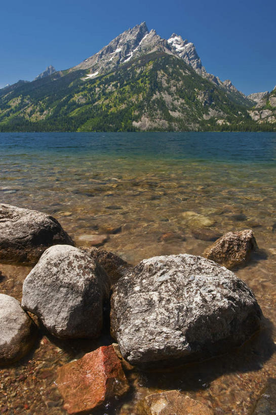 无人,公园,竖图,室外,白天,正面,旅游,度假,湖,湖泊,石头,美景,山,水,雪,雪山,大雪,美国,阴影,波纹,光线,石子,影子,冰,湖面,积雪,景观,山峰,水流,水面,雪景,冬季,冬天,涟漪,山峦,娱乐,蓝色,倒影,蓝天,水纹,天空,阳光,自然,波浪,湖水,天,享受,休闲,景色,放松,寒冷,晴朗,冰冷,倒映,北美,北美洲,国家公园,自然风光,美洲,怀俄明州,怀俄明,万里无云,蛇河,大提顿国家公园,水晕,北亚美利加洲,亚美利加洲,严寒,冰凉,酷寒,凛冽,凛凛,极冷,平等之州,大蒂顿国家公园,大堤顿国家公园,大提顿公园,反照,石块,岩石,晴空,晴空万里,彩图
