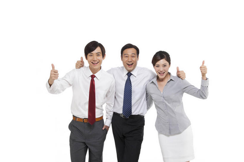 东方人,三个人,同事,商务人士,商务男性,商务女性,站,笑,大笑,横图,室内,白天,正面,衬衫,兴奋,智慧,成功,合作,团队,集体,信心,亚洲,一排,突出,套装,整齐,领带,注视,黄种人,称赞,表扬,队伍,排列,观察,看,手势,站着,张嘴,竖,搭,摄影,影棚,观看,翘,高,察看,领导,夸奖,象征,优秀,庄重,成就,搭着,队列,关注,摄影棚,商务装,身份,合伙,领袖,张大嘴巴,工薪阶层,好,妙,顺利,出色,超群,杰出,卓越,奇妙,哈哈大笑,正式,地位,聪明,男人,男性,年轻女性,女人,女性,中年男性,亚洲人,大拇指,白领,上班族,张开嘴,站立,半身,彩图,影棚拍摄,衬衣,高兴,狂笑,拍摄,打手势