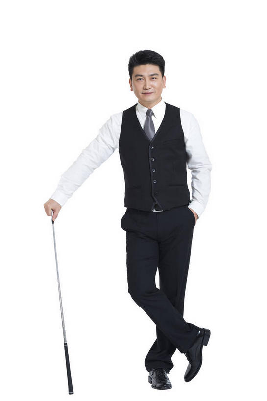 东方人,一个人,商务人士,商务男性,站,竖图,室内,白天,白色背景,正面,衬衫,亚洲,仅一个男性,仅一个人,握,套装,高尔夫,高尔夫球,领带,拿,拿着,注视,黄种人,仅一个年轻男性,观察,看,站着,握着,摄影,影棚,观看,察看,高尔夫球杆,象征,庄重,关注,摄影棚,商务装,身份,手插袋,单手插袋,工薪阶层,高尔夫运动,高尔夫球具,单手抄兜,单手放兜,正式,地位,高尔夫球运动,男人,男性,年轻男性,亚洲人,白领,上班族,插兜,手插兜,手放口袋,站立,彩图,全身,影棚拍摄,衬衣,拍摄,手抄兜