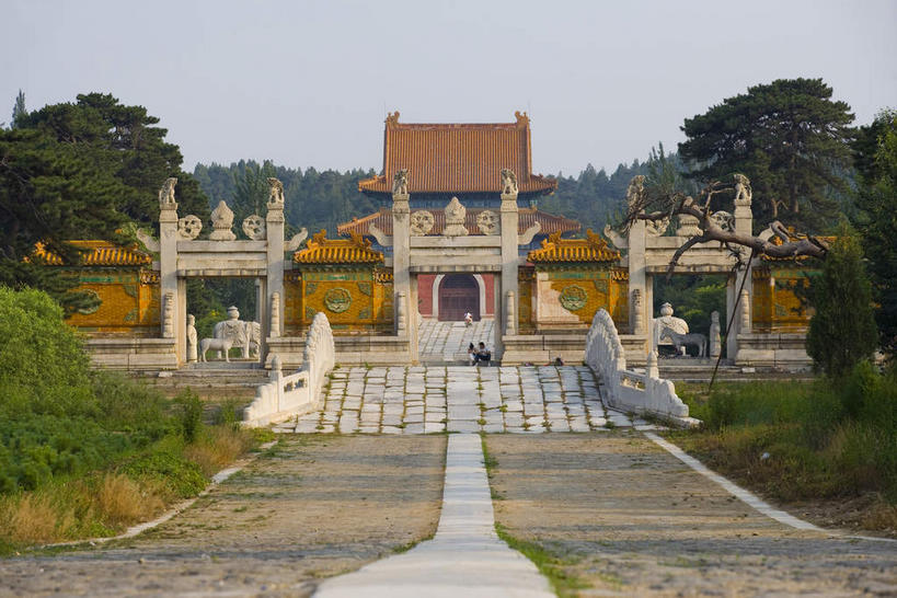 无人,横图,室外,白天,正面,旅游,度假,草地,草坪,名胜古迹,植物,标志建筑,道路,地标,建筑,路,中国,亚洲,阴影,遗迹,光线,瓦片,影子,柱子,屋檐,牌坊,牌楼,小路,交通,古迹,文化,文物,娱乐,建设,古建筑,檐,草,树,树木,绿色,天空,阳光,自然,天,享受,休闲,旅游胜地,放松,生长,成长,纪念,祭祀,表彰,荣誉,古文明,东亚,宁夏,西夏王陵,银川,首府,中华人民共和国,荣耀,西北地区,银川市,宁夏回族自治区,宁,彩图,贺兰山,西夏帝陵,传统文化