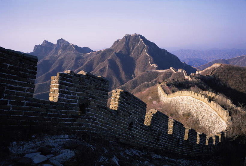 无人,横图,室外,白天,正面,旅游,度假,日出,名胜古迹,森林,山,山脉,树林,太阳,植物,地标,北京,长城,中国,亚洲,曲折,弯曲,遗迹,墙,山峰,朝霞,晨曦,黎明,山峦,首都,古迹,文物,娱乐,城墙,古建筑,墙壁,墙面,树,树木,绿色,阳光,自然,群山,享受,休闲,旅游胜地,放松,蜿蜒,生长,成长,坚硬,万里长城,防御,烽火台,古文明,东亚,世界文化遗产,中华人民共和国,北京市,京,北平,华北地区,坚固,朝阳,彩图,卯时,破晓,日始,墩台,烽堠,烽燧,烟墩,标志性建筑