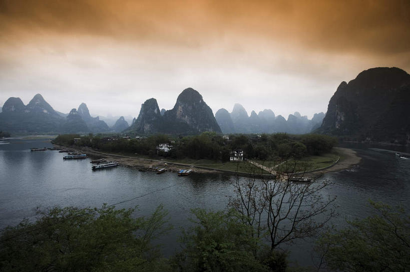无人,横图,俯视,室外,白天,旅游,度假,河流,石头,美景,日落,山,山脉,水,峡谷,桂林,中国,亚洲,石子,河水,景观,山峰,水流,晚霞,霞光,落日,山谷,山峦,背光,娱乐,倒影,自然,黄昏,群山,享受,休闲,景色,彩霞,放松,广西,倒映,岩层,自然风光,逆光,东亚,漓江,阳朔,广西壮族自治区,中华人民共和国,桂林市,桂,华南地区,夕照,反照,薄暮,阳朔县,兴坪,兴坪镇,石块,岩石,夕阳,彩图,高角度拍摄,傍晚,斜阳,阳朔相公山