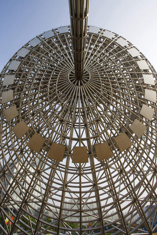 无人,竖图,室外,白天,仰视,旅游,度假,标志建筑,地标,建筑,金属制品,雕塑,上海,中国,亚洲,阴影,艺术,装饰,时间,光线,金属,雕刻,雕像,影子,云,云朵,计时,云彩,娱乐,建设,浦东,一个,蓝色,白云,蓝天,天空,阳光,工艺品,天,享受,休闲,旅游胜地,放松,晴朗,单个,纪念,美术,申,准确,主题,精准,陈列,浦东新区,世纪大道,世纪广场,日晷,东亚,上海市,中华人民共和国,沪,华东地区,功能,美学,日规,晴空,彩图,低角度拍摄,上海世纪广场,东方之光