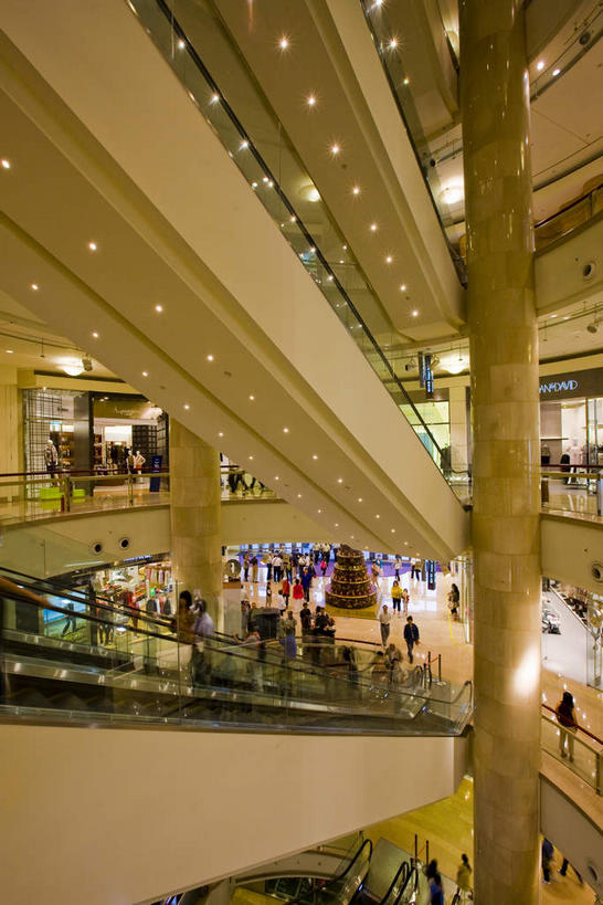 无人,商店,竖图,室内,白天,正面,购物,旅游,度假,消费,标志建筑,超市,地标,电梯,建筑,商场,玻璃,照明,台湾,中国,亚洲,一排,许多,阴影,整齐,光线,影子,电动扶梯,灯光,自动扶梯,运输工具,很多,娱乐,建设,顶灯,玻璃制品,灯,排列,倒影,灯具,享受,休闲,旅游胜地,放松,金融,百货,照亮,倒映,照明设备,队列,选购,贸易,百货公司,东亚,101大厦,台北,台北101,台北101大楼,港澳台,中华人民共和国,省会,血拼,台北市,台湾省,反照,台北101大厦,台北国际金融中心,信义区,彩图,购物商场,购物中心,商业中心,扶手电梯,升降设备,运输带,自动行人电梯,台,电扶梯