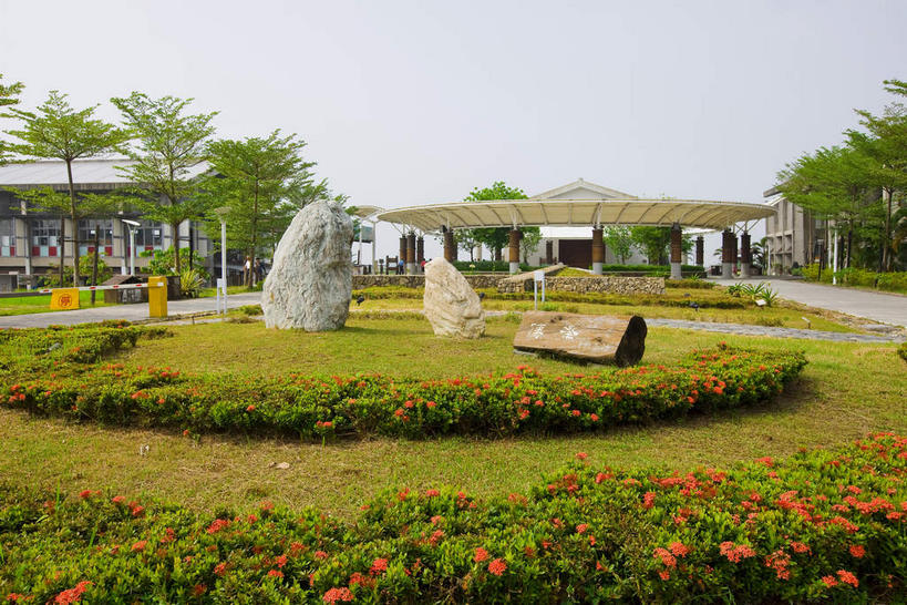 无人,宾馆,横图,室外,白天,正面,度假,草地,草坪,美景,植物,城市风光,城市,酒店,台湾,中国,亚洲,阴影,光线,瓦片,影子,屋檐,景观,云,云朵,云彩,娱乐,檐,草,树,树木,蓝色,绿色,白云,蓝天,天空,阳光,自然,天,享受,休闲,景色,放松,生长,晴朗,成长,酒家,旅社,东亚,屏东县,港澳台,中华人民共和国,台湾省,晴空,彩图,客店,客栈,旅店,旅馆,屏,屏东,屏县,商旅,台,大鹏湾国家风景区