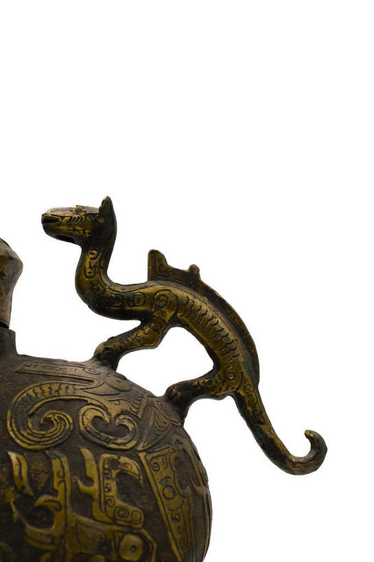 无人,竖图,室内,特写,白天,白色背景,正面,静物,杯子,金属制品,金属,一个,酒杯,摄影,影棚,单个,摄影棚,樽,青铜,青铜器,彩图,影棚拍摄,拍摄,青铜制品,牛尊,牺尊