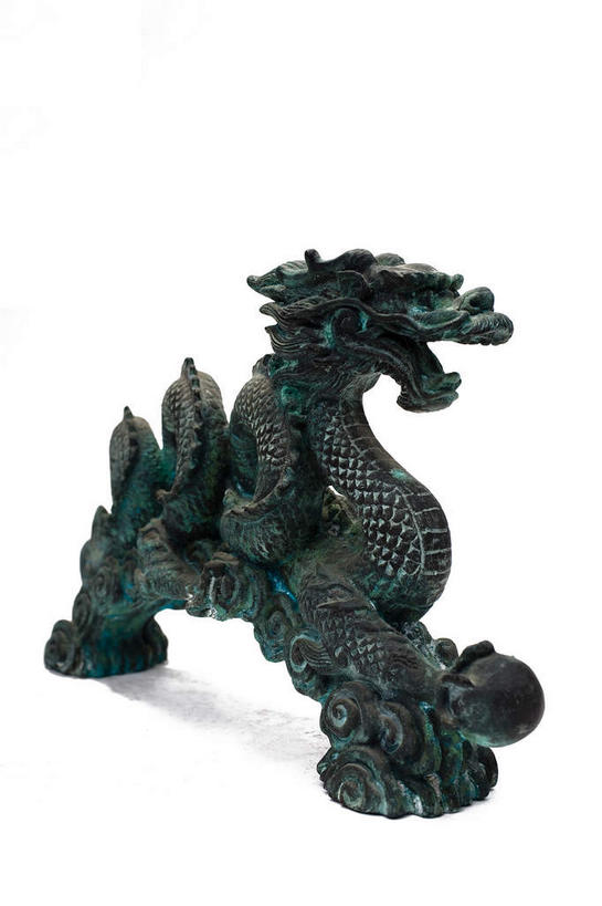 无人,站,竖图,室内,特写,白天,白色背景,侧面,成功,静物,金属制品,一条,生锈,纹路,金属,龙,纹理,古典,文化,文物,一个,工艺品,站着,张嘴,摄影,影棚,单个,古董,腐蚀,侵蚀,古物,高贵,摄影棚,图腾,传说,张大嘴巴,古玩,肌理,青铜,祥瑞,灵兽,青铜器,权势,尊荣,腐化,锈迹斑斑,幸运,张开嘴,抬头,仰头,站立,彩图,全身,影棚拍摄,拍摄,青铜制品