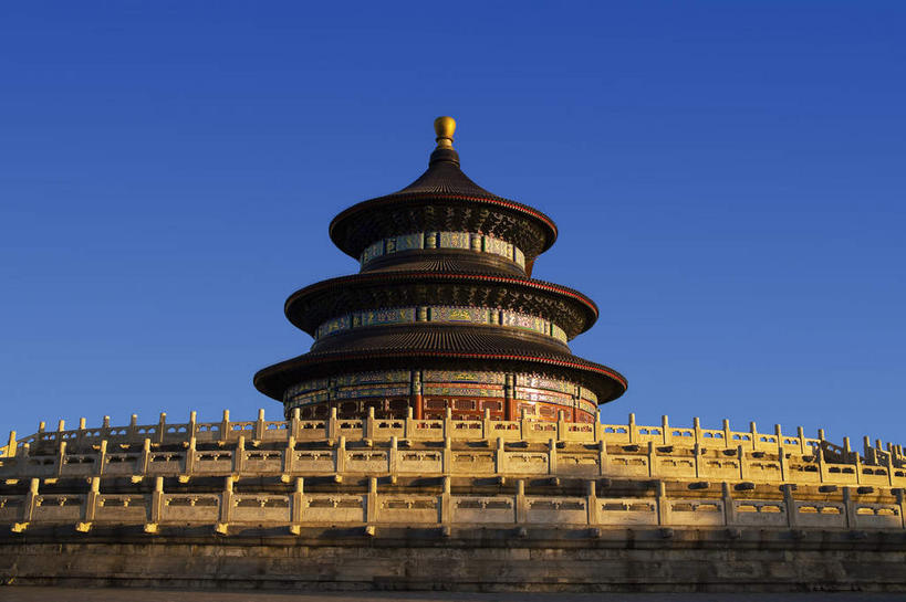 无人,天坛,宫殿,栏杆,横图,室内,白天,仰视,旅游,度假,数码,科技,名胜古迹,标志建筑,地标,建筑,北京,中国,亚洲,阴影,节日,遗迹,光线,网络,瓦片,影子,墙,屋檐,云,云朵,围栏,首都,高光,几何,计算机图形,合成,云彩,古迹,文化,文物,娱乐,建设,古建筑,护栏,檐,墙壁,墙面,蓝色,白云,蓝天,天空,阳光,天,祈祷,祈福,享受,休闲,健康,旅游胜地,放松,许愿,宗教,信仰,晴朗,纪念,祈求,电脑合成图,数码合成图,宫廷,合成图,祭天,古文明,东亚,中华人民共和国,东城区,北京市,京,北平,华北地区,天坛公园,写实,具体,具象,祈年殿,王宫,北京天坛,祈谷坛,平安,晴空,彩图,低角度拍摄,皇宫,永定门内大街