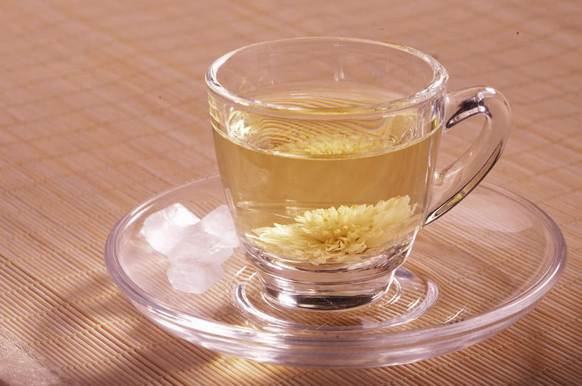无人,横图,俯视,室内,特写,白天,幸福,餐桌,茶,桌子,杯子,餐具,玻璃,阴影,反射,碟子,盘,影子,调料,茶叶,糖,饮品,调味品,一杯,调味料,娱乐,玻璃制品,两个,黄色,盘子,水杯,碟,花茶,享受,休闲,温馨,放松,乐趣,保健,养生,餐台,砂糖,花草茶,舒适,菊花茶,冰糖,香花茶,香片,熏花茶,茶杯,彩图,高角度拍摄