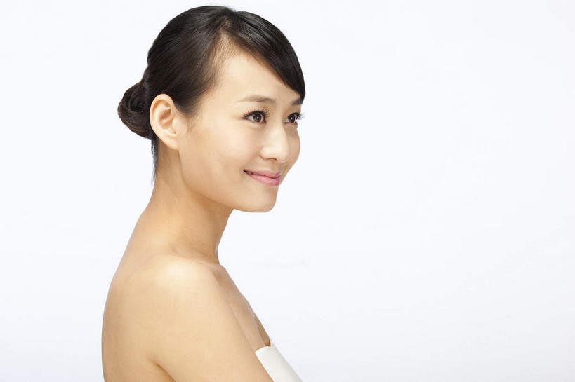 东方人,一个人,笑,微笑,横图,室内,白天,白色背景,侧面,亚洲,仅一个年轻女性,仅一个女性,仅一个人,服装,注视,黄种人,衣服,白色,抹胸,观察,看,摄影,服饰,影棚,观看,察看,衣着,穿着,关注,摄影棚,衣饰,年轻女性,女人,女性,亚洲人,半身,彩图,影棚拍摄,拍摄