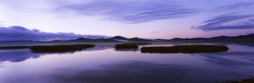 无人,横图,全景,室外,白天,正面,旅游,度假,草地,草原,湖,湖泊,美景,日落,山,山脉,水,天际线,植物,中国,亚洲,湖面,景观,旷野,山峰,水流,水面,晚霞,霞光,落日,山峦,背光,娱乐,草,绿色,倒影,自然,黄昏,湖水,群山,享受,休闲,景色,彩霞,放松,蒙,倒映,自然风光,原野,逆光,东亚,内蒙古,中华人民共和国,华北地区,内蒙古自治区,夕照,反照,薄暮,夕阳,彩图,傍晚,坝上草原,斜阳