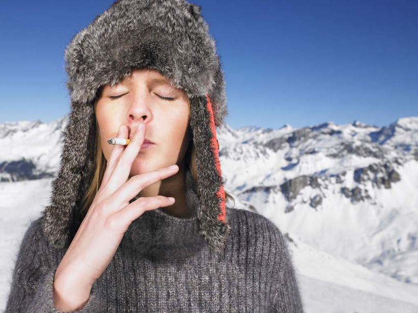 西方人,一个人,站,闭眼,吸烟,横图,室外,白天,正面,毛衣,山,雪,雪山,大雪,香烟,帽子,欧洲,欧洲人,仅一个年轻女性,仅一个女性,仅一个人,握,阴影,装饰,光线,影子,冰,积雪,山峰,雪景,冬季,冬天,山峦,拿,拿着,蓝色,蓝天,天空,阳光,天,站着,温暖,烟,寒冷,握着,晴朗,保暖,点缀,冰冷,御寒,线衫,万里无云,衬托,美观,棉帽,严寒,冰凉,酷寒,凛冽,凛凛,极冷,雷锋帽,年轻女性,女人,女性,白种人,卷烟,烟草,纸烟,晴空,晴空万里,闭眼睛,闭着眼,闭着眼睛,抽烟,站立,半身,彩图,绒衣,套衫,套头毛衣,线衣