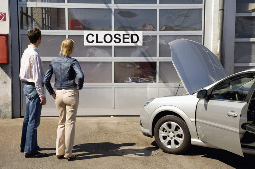 西方人,两个人,家庭,夫妻,商店,站,横图,室外,白天,爱情,购物,消费,窗户,汽车,欧洲,欧洲人,服装,英文,标志,文字,字符,字母,浪漫,休闲装,标识,商铺,手叉腰,玻璃窗,车,背面,衣服,交通工具,轿车,叉腰,站着,休闲,温暖,温馨,一家人,休闲服,恩爱,金融,恋人,服饰,英文字母,和睦,双手叉腰,载具,选购,贸易,血拼,市肆,商号,男人,男性,年轻女性,女人,女性,中年男性,白种人,年轻人,夫妇,情侣,站立,彩图,全身,店铺,伴侣,融洽