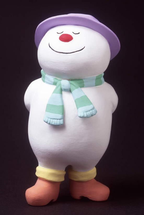 无人,站,笑,微笑,竖图,室内,特写,白天,正面,游戏,雪,大雪,静物,帽子,圣诞节,节日,庆祝,新鲜,装饰,积雪,雪景,雪人,冬季,冬天,玩,文化,娱乐,一个,绿色,紫色,围巾,站着,庆典,休闲,温暖,圣诞帽,寒冷,单个,围脖,活动,纪念,青春,保暖,华丽,修饰,点缀,生命,御寒,发泄,消遣,智力,和平,安详,宣泄,衬托,美观,雅致,雅观,棉帽,严寒,冷色,玩耍,嬉戏,站立,彩图,拟人