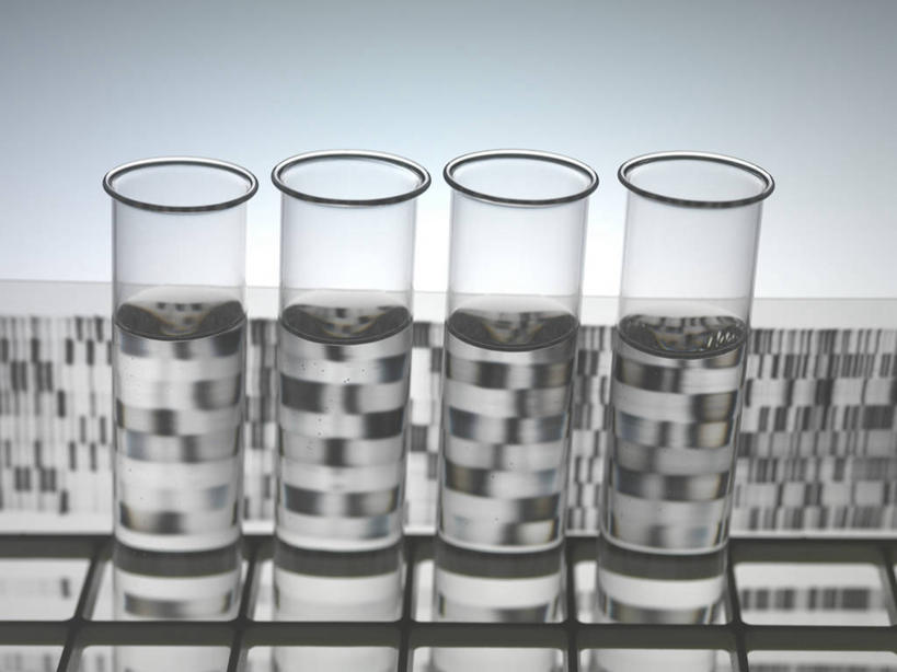 无人,横图,室内,特写,白天,正面,实验,仪器,水,杯子,一排,阴影,灰色背景,研究,整齐,透明,反射,分析,科学,化学,基因,测试,试管,液体,影子,实验室,水滴,研究室,玻璃制品,排列,玻璃瓶,瓶子,四个,器皿,生物,摄影,影棚,遗传,脱氧核糖核酸,队列,计量,试验室,玻璃仪器,试验耗材,实验用品,DNA分子,去氧核糖核酸,遗传信息,遗传因子,遗传学,通明,玻璃杯,彩图,影棚拍摄,拍摄,DNA图谱,基因图,基因图谱