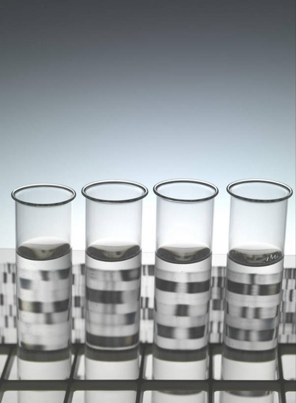 无人,竖图,室内,特写,白天,正面,实验,仪器,水,杯子,一排,阴影,灰色背景,研究,整齐,透明,反射,分析,科学,化学,基因,测试,试管,液体,影子,实验室,水滴,研究室,玻璃制品,排列,玻璃瓶,瓶子,四个,器皿,生物,摄影,影棚,遗传,脱氧核糖核酸,队列,计量,试验室,玻璃仪器,试验耗材,实验用品,DNA分子,去氧核糖核酸,遗传信息,遗传因子,遗传学,通明,玻璃杯,彩图,影棚拍摄,拍摄,DNA图谱,基因图,基因图谱