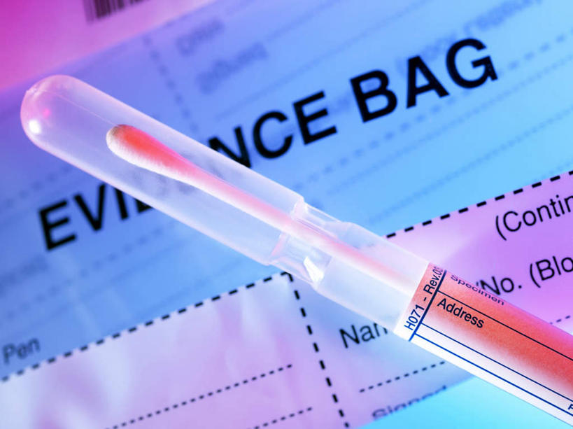 无人,横图,俯视,室内,特写,白天,实验,仪器,静物,袋子,阴影,研究,透明,分析,光线,化学,测试,英文,标志,试管,文字,影子,字符,塑料,字母,灯光,标识,玻璃制品,黑色,玻璃瓶,瓶子,塑料制品,棉签,器皿,血液,摄影,影棚,英文字母,一支,计量,塑封,玻璃仪器,试验耗材,实验用品,多聚酶链反应,聚合酶链反应,无细胞克隆技术,彩图,高角度拍摄,影棚拍摄,拍摄,证据,密封袋,塑封袋