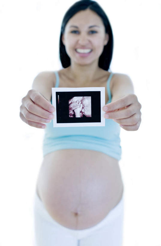 东方人,孕妇,一个人,站,笑,微笑,露齿笑,竖图,室内,白天,白色背景,正面,亚洲,仅一个年轻女性,仅一个女性,仅一个人,一张,握,阴影,服装,朦胧,模糊,光线,影子,拿,图像,拿着,注视,休闲装,黄种人,衣服,阳光,观察,看,站着,休闲,怀孕,休闲服,握着,摄影,服饰,影棚,观看,察看,待产,关注,妊娠,准妈妈,图象,年轻女性,女人,女性,亚洲人,产妇,站立,半身,彩图,影棚拍摄,拍摄