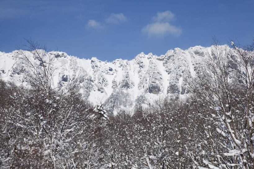 无人,横图,室外,白天,仰视,旅游,度假,美景,山,树林,雪,雪山,植物,大雪,长野县,日本,亚洲,阴影,光线,影子,冰,积雪,景观,山峰,雪景,冬季,冬天,枝条,山峦,娱乐,树,树木,树枝,蓝色,绿色,蓝天,天空,阳光,自然,天,享受,休闲,景色,放松,寒冷,生长,晴朗,成长,冰冷,自然风光,东亚,本州,万里无云,本州岛,日本国,中部地方,长野,严寒,县厅,冰凉,酷寒,凛冽,凛凛,极冷,虬枝,枝杈,晴空,晴空万里,彩图,低角度拍摄,长野市,户隐山