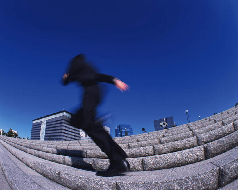 东方人,一个人,商务人士,商务男性,高楼大厦,站,跑,横图,室外,白天,侧面,广角镜头,鱼眼镜头,衬衫,锻炼,运动,楼梯,大厦,建筑,摩天大楼,亚洲,仅一个男性,仅一个人,阴影,套装,朦胧,模糊,光线,瓷砖,地砖,影子,阶梯,地面,黄种人,台阶,仅一个年轻男性,蓝色,蓝天,天空,阳光,天,站着,商务装,工薪阶层,体育,男人,男性,年轻男性,亚洲人,白领,上班族,跑步,站立,彩图,全身,衬衣,健身,大楼,高层建筑,高楼,摩天楼