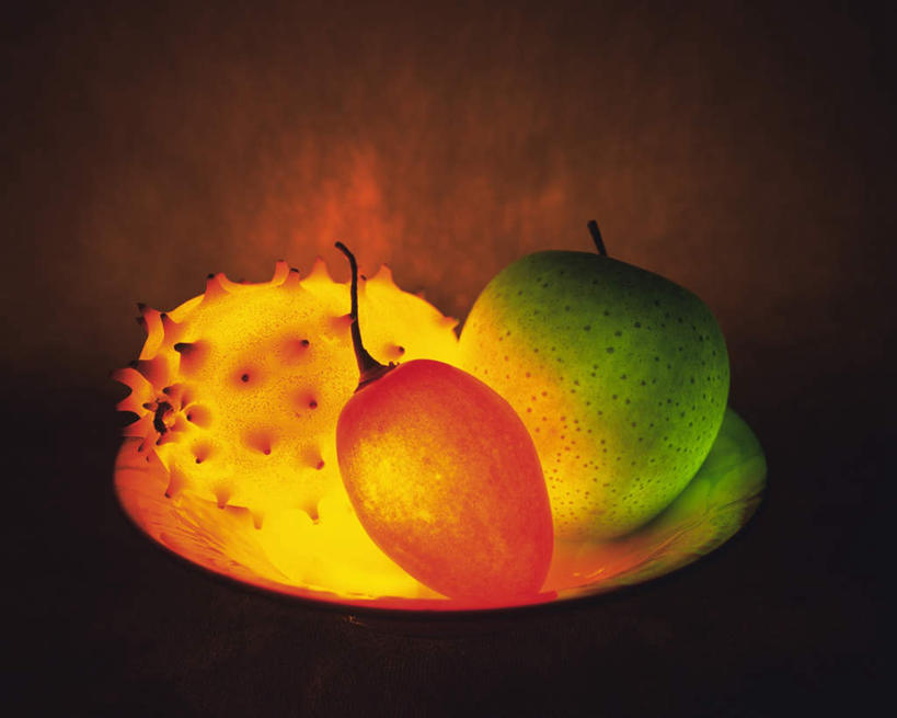 无人,横图,室内,特写,白天,背景,正面,苹果,菠萝,樱桃,餐具,水果,阴影,朦胧,模糊,新鲜,发光,反射,光线,碟子,盘,影子,生食,食品,果实,刺角瓜,非洲角瓜,食物,一个,黄色,红色,绿色,黑色,盘子,碟,闪耀,有机食品,绿色食品,单个,明亮,非洲黄瓜,非洲角黄瓜,樱珠,莺桃,英桃,楔桃,牛桃,荆桃,凤梨,彩图