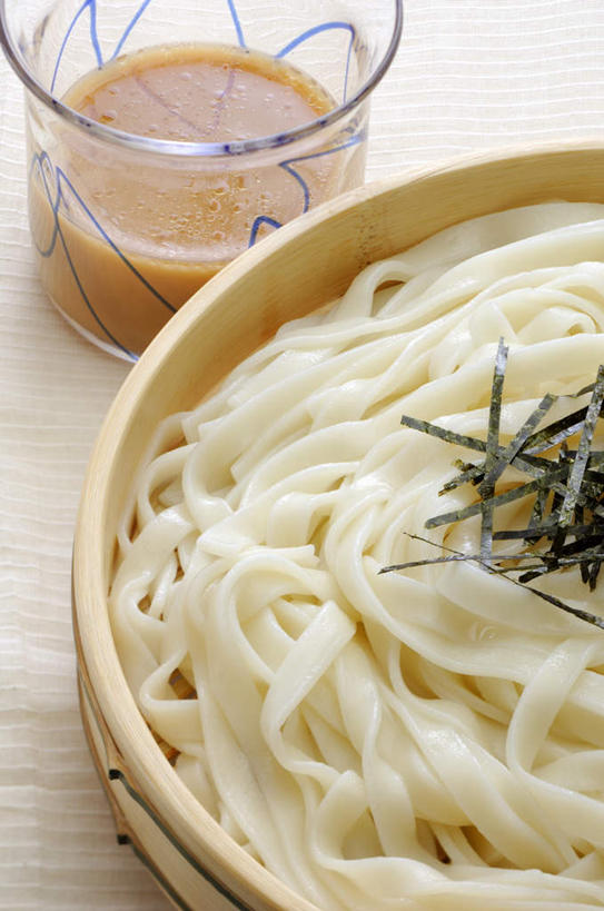 面食,面条,无人,竖图,俯视,室内,特写,白天,烹饪,餐桌,桌子,餐具,调料,酱料,酱汁,面,日本料理,料理,食品,调味品,调味料,菜肴,美食,食物,碗,日式料理,日式,摄影,佳肴,影棚,餐台,芝麻酱,进餐用具,烹调用具,彩图,高角度拍摄,影棚拍摄,拍摄