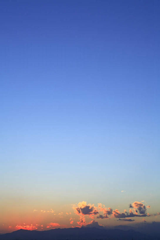 无人,竖图,室外,白天,仰视,旅游,度假,美景,日落,景观,晚霞,霞光,云,云朵,云彩,娱乐,蓝色,白云,蓝天,天空,自然,黄昏,天,享受,休闲,景色,彩霞,放松,晴朗,自然风光,晴空,夕阳,彩图,低角度拍摄