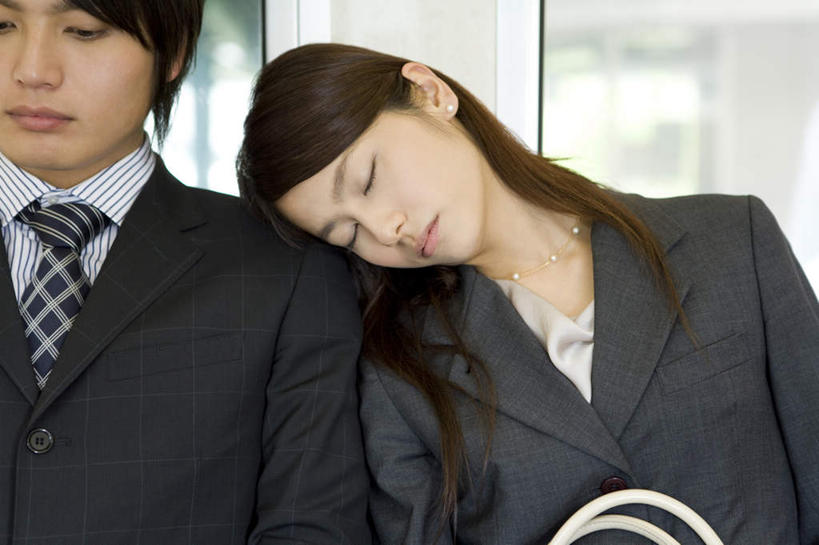 东方人,两个人,同事,商务人士,商务男性,商务女性,站,躺,闭眼,睡,横图,室内,白天,正面,衬衫,成功,合作,团队,集体,信心,门,亚洲,阴影,套装,朦胧,模糊,反射,包,皮包,影子,依偎,黄种人,队伍,门框,靠,靠着,倚靠,站着,单肩包,领导,倚着,成就,商务装,合伙,领袖,工薪阶层,依附,依赖,投靠,卧着,男人,男性,年轻男性,年轻女性,女人,女性,亚洲人,白领,上班族,闭眼睛,闭着眼,闭着眼睛,困,困觉,寝息,睡觉,躺着,卧,站立,半身,彩图,衬衣