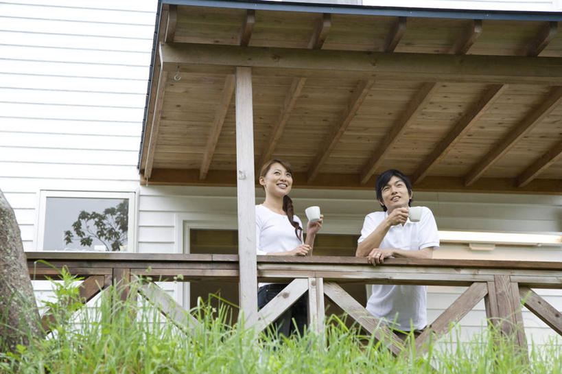 东方人,两个人,站,举,笑,说,微笑,露齿笑,横图,室外,白天,仰视,爱情,讨论,草地,草坪,植物,杯子,亚洲,握,服装,朦胧,模糊,瓷器,咖啡杯,陶瓷制品,浪漫,拿,拿着,注视,休闲装,黄种人,草,衣服,绿色,观察,看,托,站着,休闲,温暖,温馨,休闲服,恩爱,握着,恋人,服饰,观看,和睦,察看,关注,瓷杯,交流,男人,男性,年轻男性,年轻女性,女人,女性,亚洲人,情侣,沟通,讲话,交谈,举起,举手,举着,商讨,说话,谈话,向上举,向上伸,向上托,站立,半身,彩图,低角度拍摄,伴侣,融洽