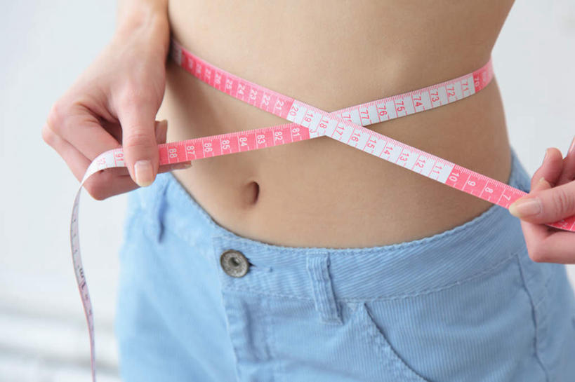 东方人,手,一个人,站,横图,俯视,室内,特写,白天,白色背景,亚洲,双手,仅一个年轻女性,仅一个女性,仅一个人,握,服装,朦胧,模糊,测量,皮尺,刻度,拿,拿着,休闲装,黄种人,衣服,蓝色,尺,站着,保养,休闲,手部,休闲服,握着,保健,摄影,服饰,影棚,测量工具,尺子,减肥,腰围尺,瘦身,量具,量仪,塑料卷尺,年轻女性,女人,女性,亚洲人,站立,半身,彩图,高角度拍摄,影棚拍摄,拍摄