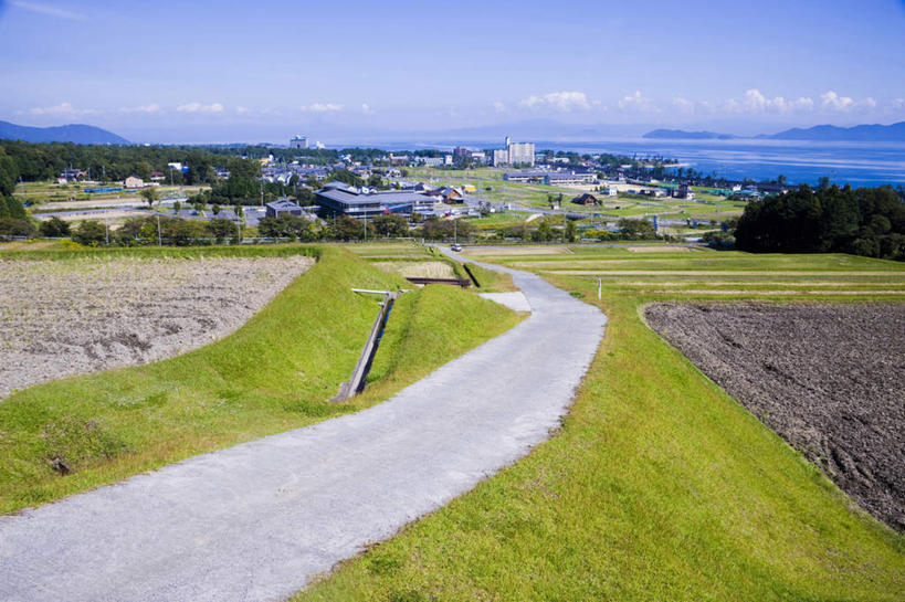 无人,农田,横图,俯视,室外,白天,旅游,度假,庄稼,农作物,草地,草坪,美景,植物,道路,路,日本,亚洲,阴影,光线,影子,地平线,景观,云,云朵,小路,辽阔,地面,交通,云彩,娱乐,草,蓝色,绿色,白云,蓝天,天空,阳光,自然,天,享受,休闲,广阔,景色,放松,晴朗,一望无际,自然风光,延伸,东亚,本州,本州岛,日本国,近畿地方,天地相交,近畿,滋贺,滋贺县,无边无际,一马平川,晴空,彩图,高角度拍摄,耕地,庄稼田